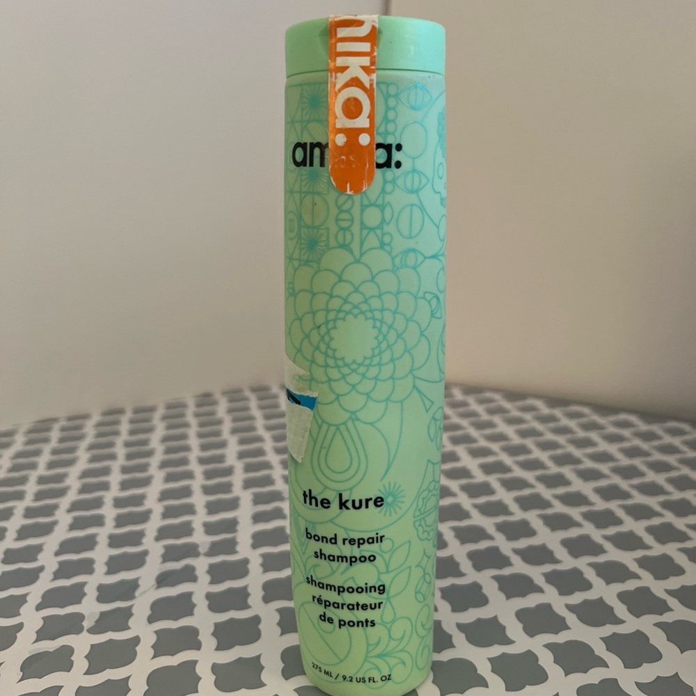 Amika The Kure Bond Repair Shampoo in Mint Green